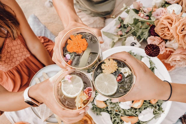 Photo by <a href="https://unsplash.com/@nicolesherrero?utm_source=unsplash&utm_medium=referral&utm_content=creditCopyText">Nicole Herrero</a> on <a href="https://unsplash.com/s/photos/friends?utm_source=unsplash&utm_medium=referral&utm_content=creditCopyText">Unsplash</a>